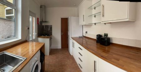 Harrow Road (4 bed) - Photo 4