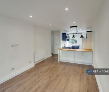 4 bedroom bungalow to rent - Photo 1