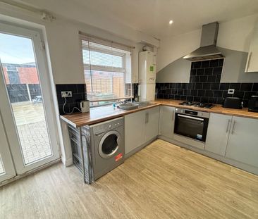 2 bedroom semi-detached house to rent - Photo 3