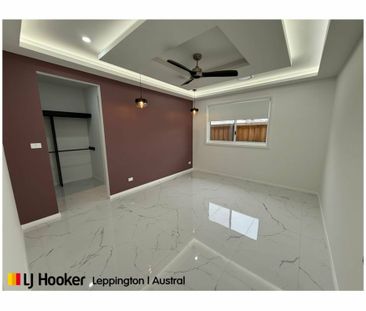 SPACIOUS, STYLISH & PERFECTLY LOCATED! - Photo 2