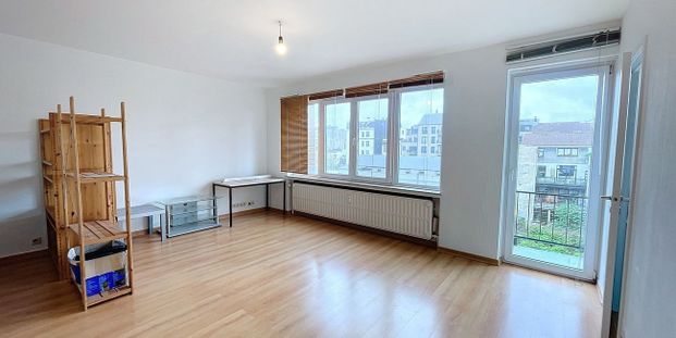 Appartement te huur in Etterbeek voor € 820 met 1 slaapkamer - Photo 1