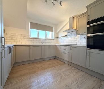 4 bedroom detached house to rent - Photo 4