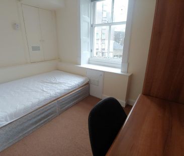 3 bedroom flat to rent - Photo 5