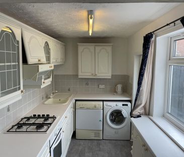 2 bedroom terraced house to rent - Photo 4