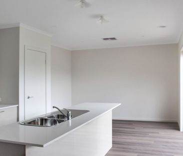 STYLISH HOME IN PRIME LOCATION - Photo 2