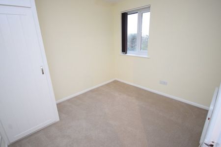 Walpole Road, Slough, Berkshire,SL1 - Photo 3