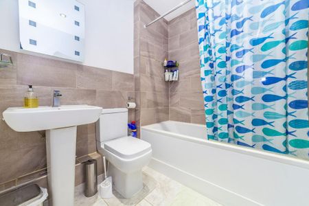 2 bedroom apartment to rent - Photo 5