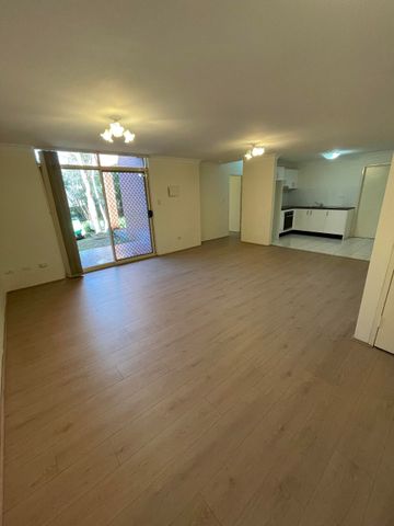 Modern Townhouse in the Heart of Dulwich Hill ! - Photo 2