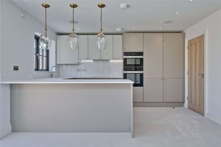 A modern three bedroom property with exceptional finishes situated in a bespoke development of just twelve executive houses. - Photo 2