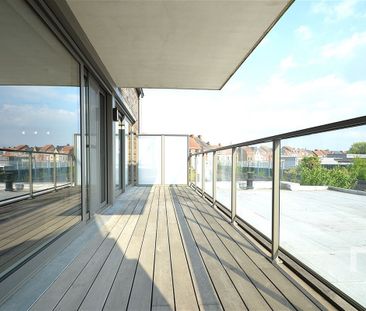 Recent appartement met ruim terras en garage te huur in Ieper. - Photo 5