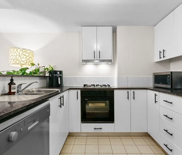 Superb One Bedder In Ultra Convenient Location - Photo 6