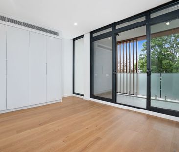 Stylish & Luxurious Tri-Level Townhouse - Photo 5