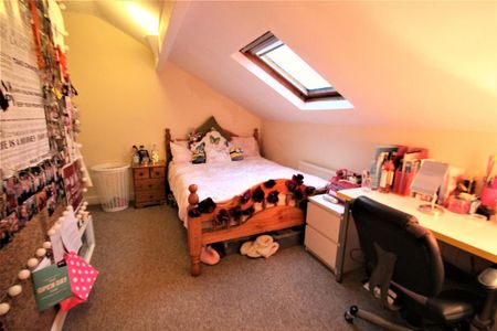 4 bedroom terraced house to rent - Photo 2