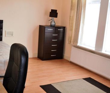 4 bedroom house to rent - Photo 2