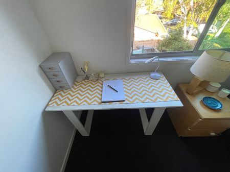Modern Furnished Room with Private Bathroom, Move in Ready, Ideal for Student - Photo 5