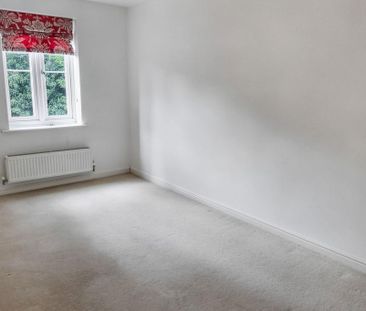 3 bedroom end of terrace house to rent - Photo 4