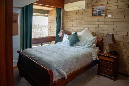 Riverfront Luxury - Photo 5