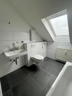 2,5 Raum DG Wohnung mit Südloggia, im 8 Fam. Haus, ruhiger Wohnlage ! Kirchhelle ... - Photo 1