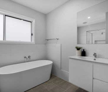 Comfortable 4 Bedroom Family Home - Photo 6