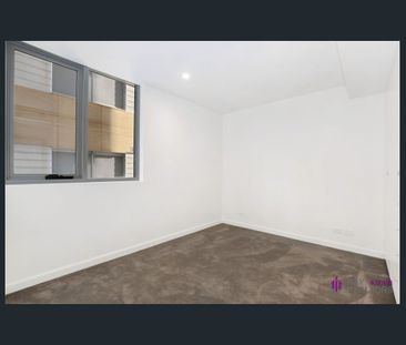 Elegant One Bedroom Apartment Moments from Victoria Cross Metro - Photo 3