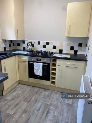 1 bedroom semi-detached house to rent - Photo 5