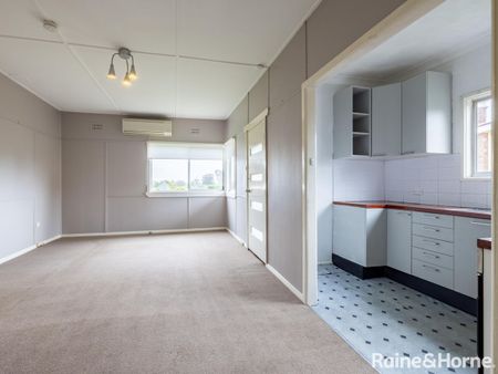 Two bedroom home in West Bathurst - Available 19/12/25 !!! - Photo 2