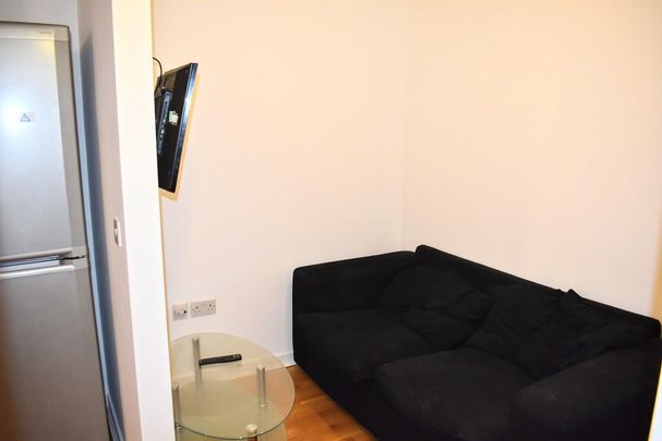 1 bedroom in a flat share to rent - Photo 1