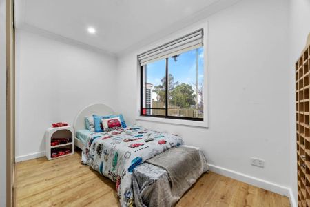 “Stylish Family Living in a Peaceful Location” - Photo 2