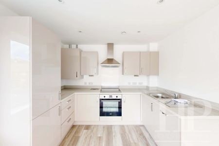 Riverbrook Road, Forge Wood, RH10 - Photo 4