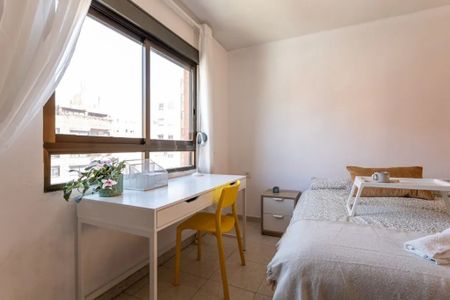 Carrer de les Illes Canàries, Valencia, Valencian Community 46023 - Photo 3