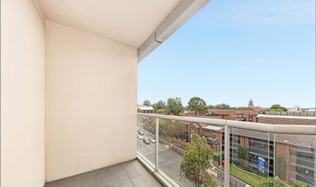 Spacious Studio in the Heart of Chatswood - Photo 5