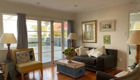 Character Cottage - Photo 4