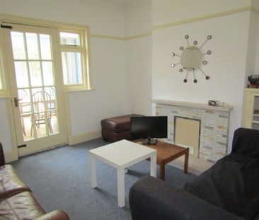 4 bedroom semi-detached house to rent - Photo 1
