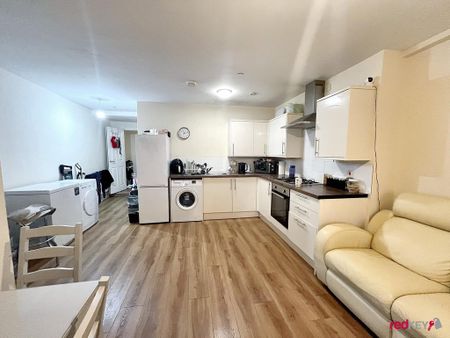 2 bedroom ground floor flat to rent - Photo 3