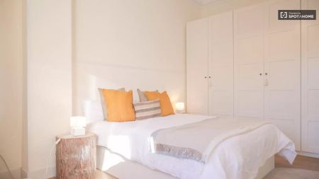 Room in a shared 6-bedroom apartment for rent in Niño Jesús. - Photo 5