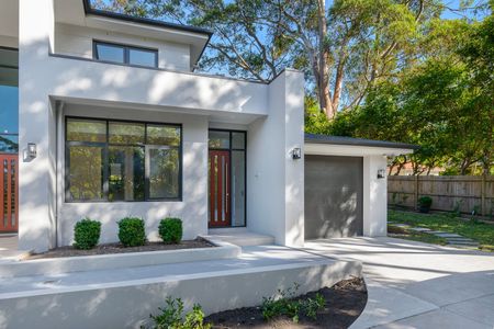 Contemporary and Luxurious, Walk to Station, Shops and PLC! - Photo 4