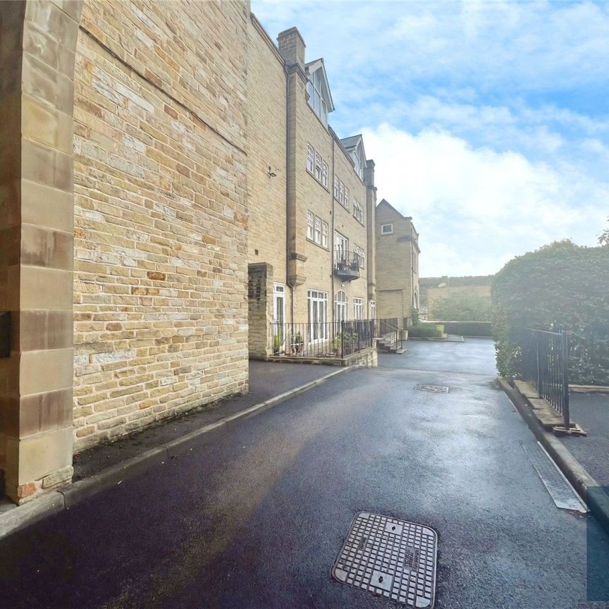 Clare Court, Prescott Street, Halifax, HX1 - Photo 1