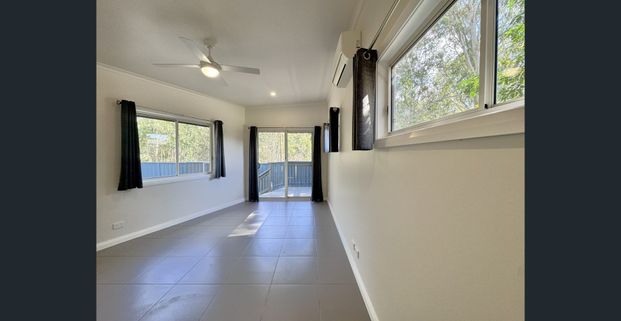 Perfect Presentation and Low Maintenance Living - 2 bedrooms, Air-Conditioning, Deck & Fenced Yard - Photo 1