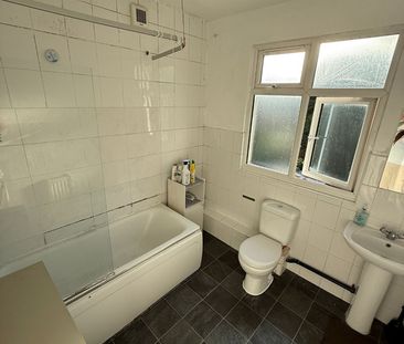 Room in a Shared House, Prout Grove, NW10 - Photo 3