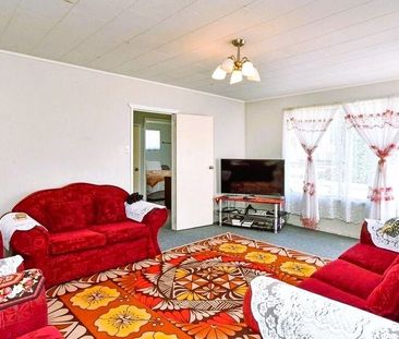 Charming 3BR Home with Garden in Mangere - Photo 2