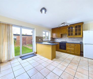 3 bedroom semi-detached house to rent - Photo 6