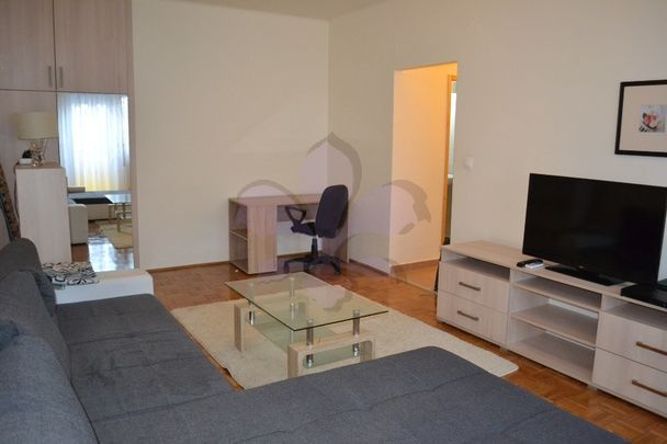 Modern renovated flat, quiet area close to the University - Fotó 1