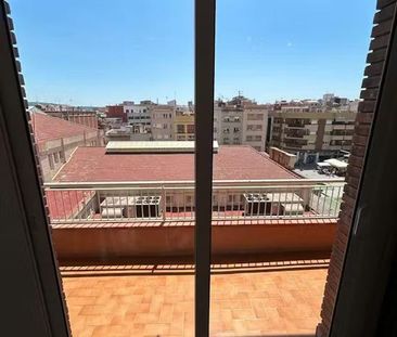 Carrer d'Occident, L'Hospitalet de Llobregat, Catalonia 08903 - Photo 6