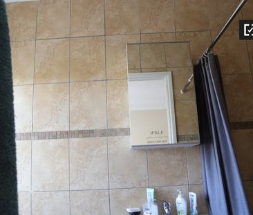 Twin bedroom in 5-bedroom apartment in Clondalkin, Dublin - Photo 5