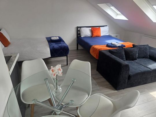 Studio to rent - Photo 1