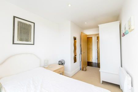 2 Bed Flat, Omega Building, SW18 - Photo 4
