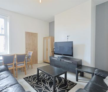 3 bedroom Student Flat to rent in Simonside Terrace, Heaton, Newcas... - Photo 3