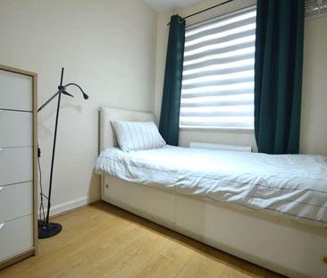 Hillingdon Avenue, Staines-upon-thames, TW19 - Photo 1