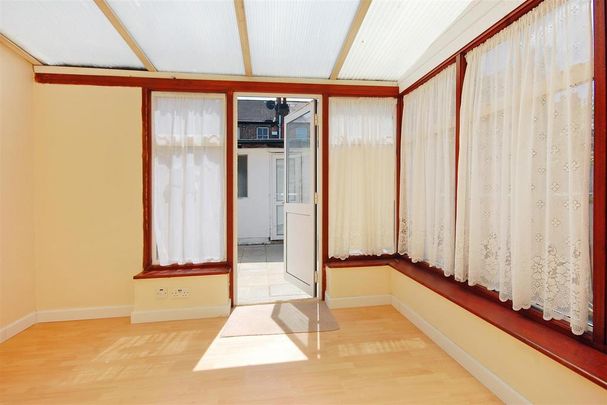 3 bedroom terraced house to rent - Photo 1