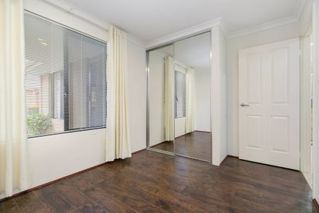 Peaceful Rear Villa Living - Photo 4